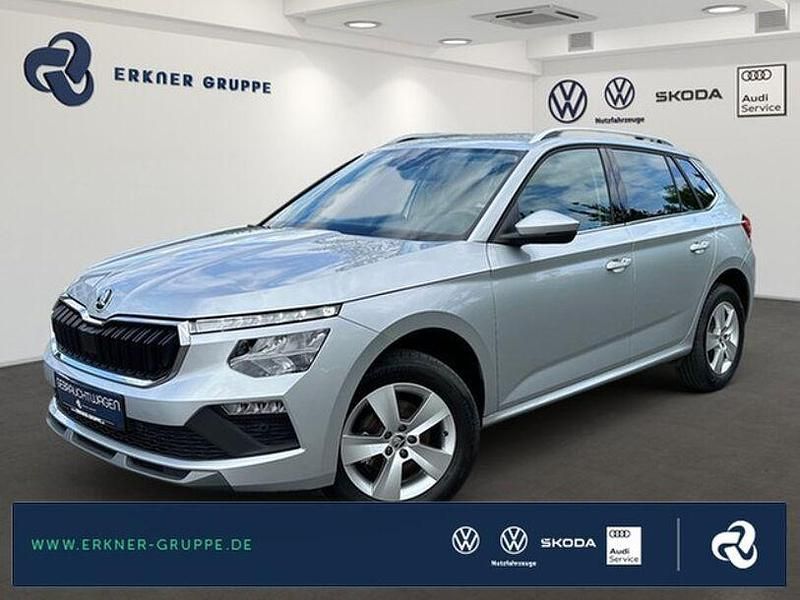 Brilliantsilber metallic Gebraucht 2024 Skoda Kamiq Selection SUV | 23.699 € (Fairer Preis) - Bild 1/4
