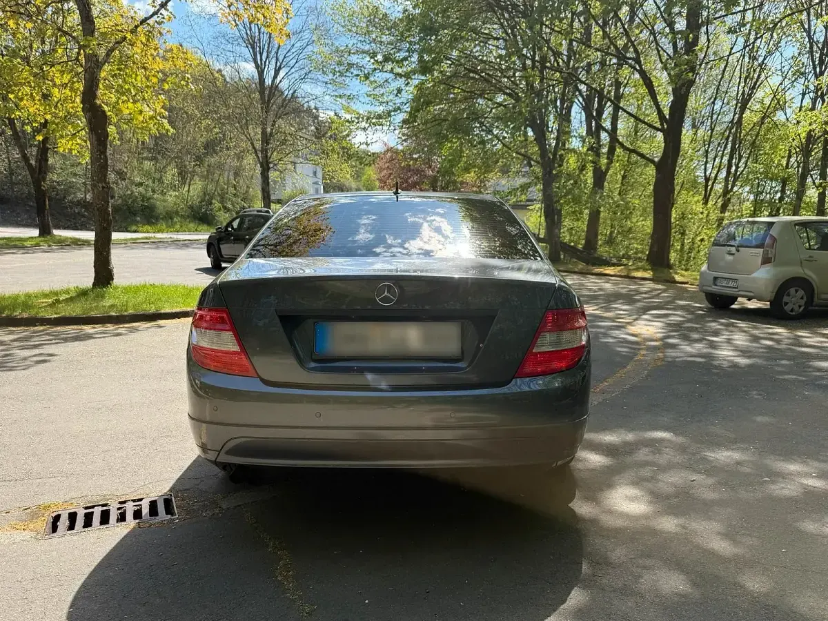 Gebraucht Mercedes C200 136 PS (100 kW) 2010 Grau Limousine