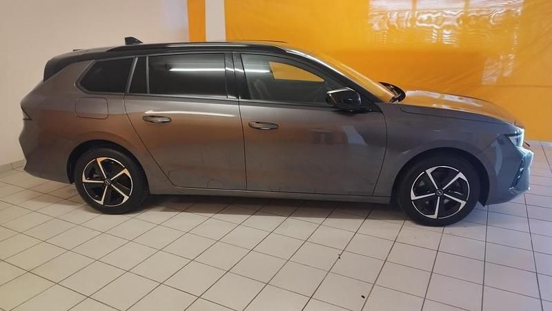 Gebraucht Opel Astra 131 PS (96 kW) 2024 Vulkan grau (metallic) Kombi