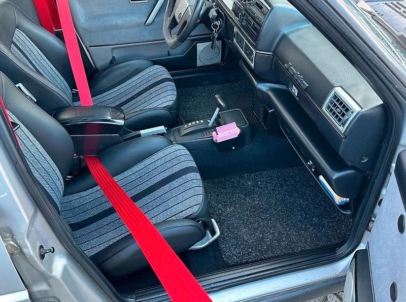 Gebraucht VW Jetta 90 PS (66 kW) 1991 Silber Limousine