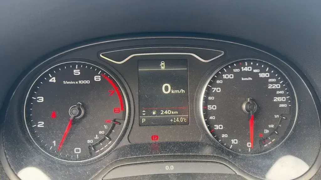 Gebraucht Audi A3 Attraction 125 PS (91 kW) 2014 Grau Limousine