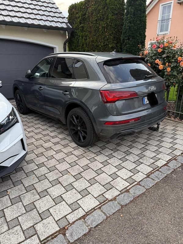 Grau Gebraucht 2024 Audi Q5 Business SUV | 45.999 € (Fairer Preis) - Bild 1/3