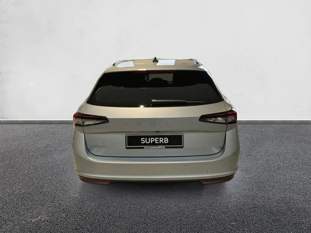 Gebraucht Skoda Superb Selection 150 PS (110 kW) 2024 Aluminiumsilber metallic Kombi