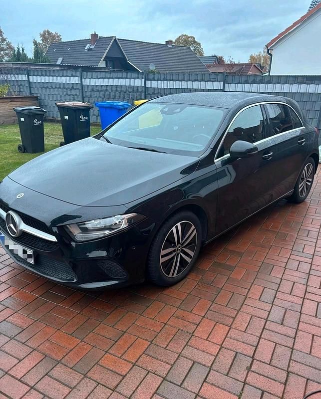 Schwarz Gebraucht 2020 Mercedes A200 Limousine | 21.990 € (Guter Preis) - Bild 1/4