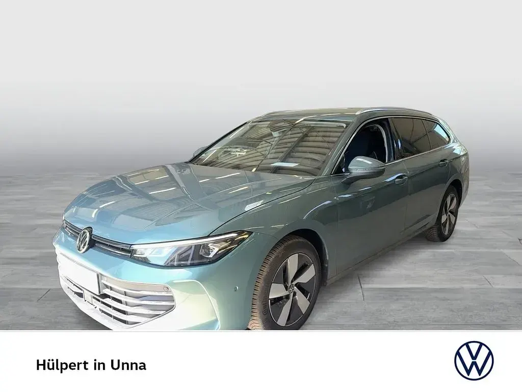 Gebraucht VW Passat Business 150 PS (110 kW) 2025 Maripositgrün metallic Kombi