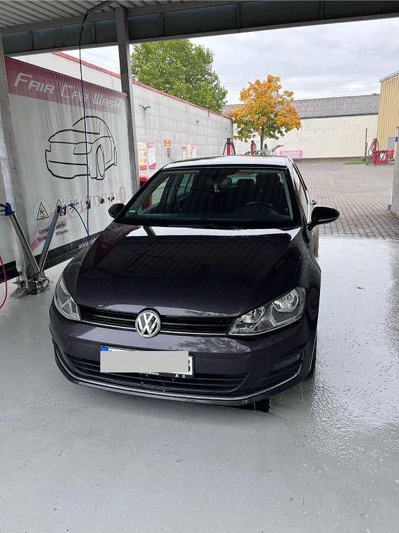 Grau Gebraucht 2015 VW Golf VII LOUNGE Limousine | 10.250 € (Fairer Preis) - Bild 1/4