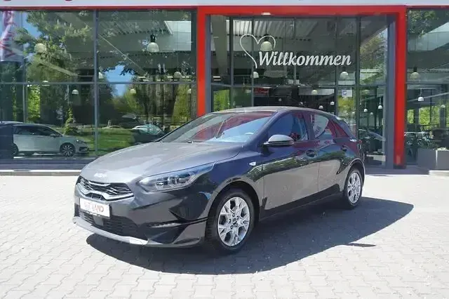Używany Kia Ceed Edition 7 101 KM (74 kW) 2022 Szary Hatchback