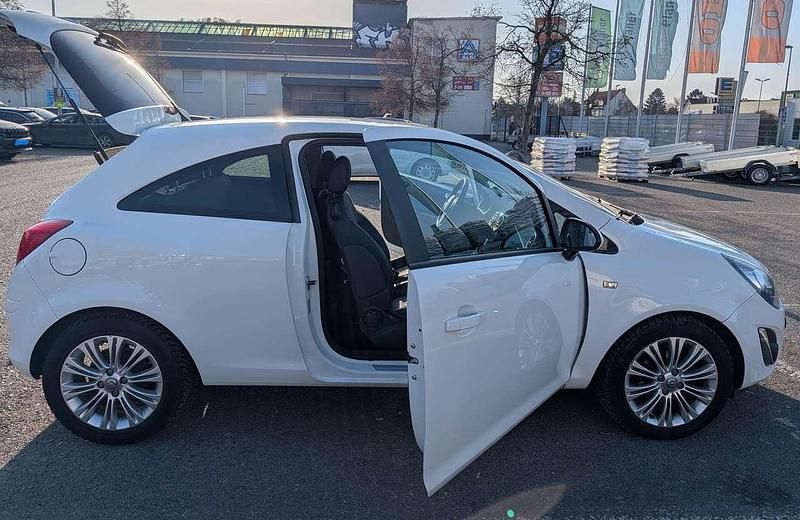 Gebraucht Opel Corsa Color Edition 101 PS (74 kW) 2011 Weiß Kleinwagen