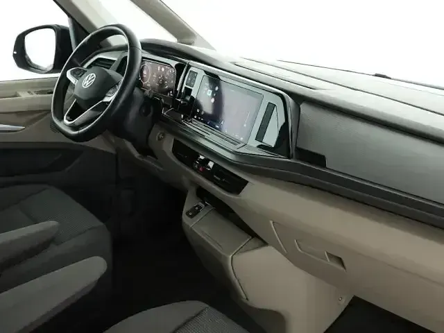 Gebraucht VW Multivan 150 PS (110 kW) 2023 Deep black perleffekt Van / Kleinbus