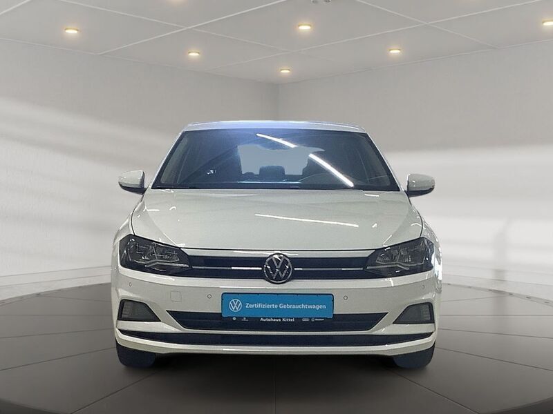 Weiß Gebraucht 2021 VW Polo Comfortline Limousine | 12.490 € (Fairer Preis) - Bild 1/3