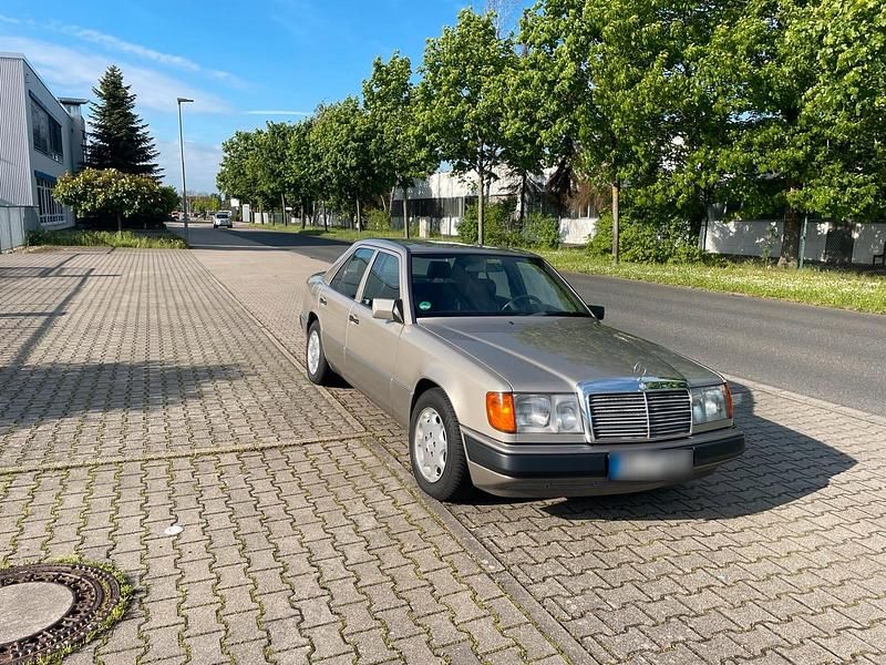Gebraucht Mercedes E400 279 PS (205 kW) 1993 Andere farben Limousine
