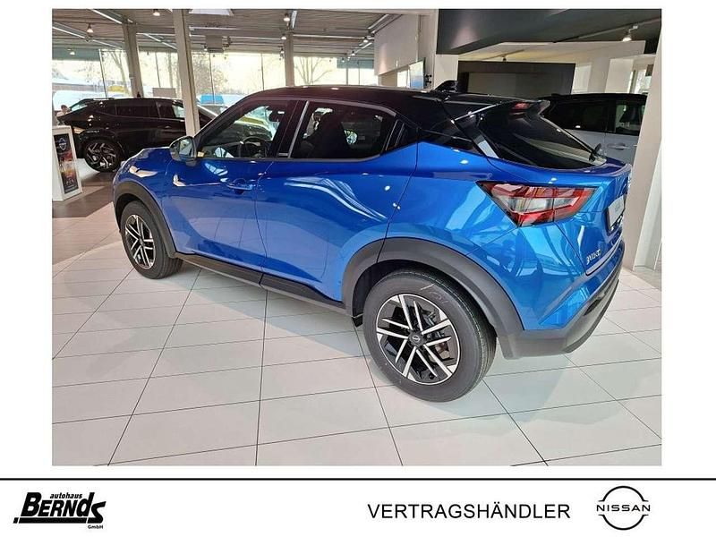 Neu Nissan Juke N-Connecta 94 PS (69 kW) 2025 Magnetic blue metallic/dach in black metallic SUV