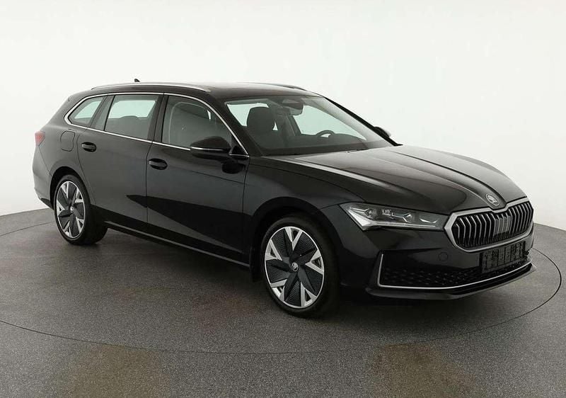 Onyx schwarz metallic Gebraucht 2024 Skoda Superb Selection Kombi | 41.595 € (Guter Preis) - Bild 1/4