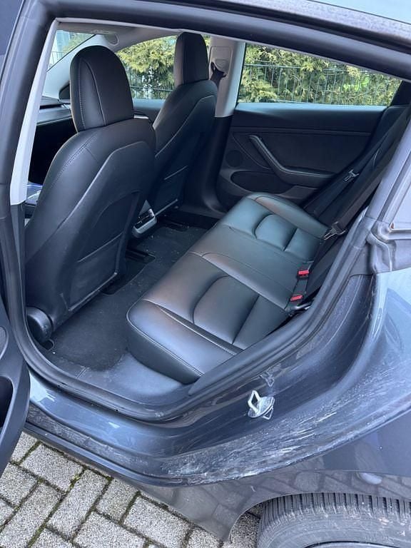 Grau Gebraucht 2022 Tesla Model 3 Standard Range Plus Limousine | 25.500 € (Guter Preis) - Bild 1/4