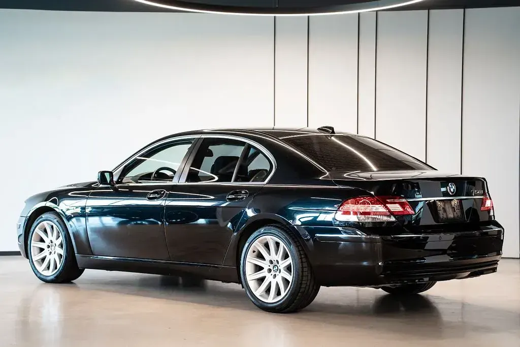 Gebraucht BMW 750 367 PS (269 kW) 2007 Schwarz Limousine