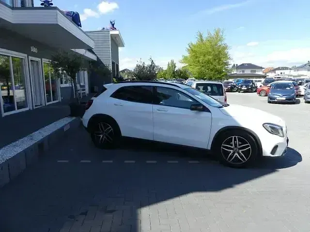 Gebraucht Mercedes GLA200 156 PS (114 kW) 2018 Weiß SUV