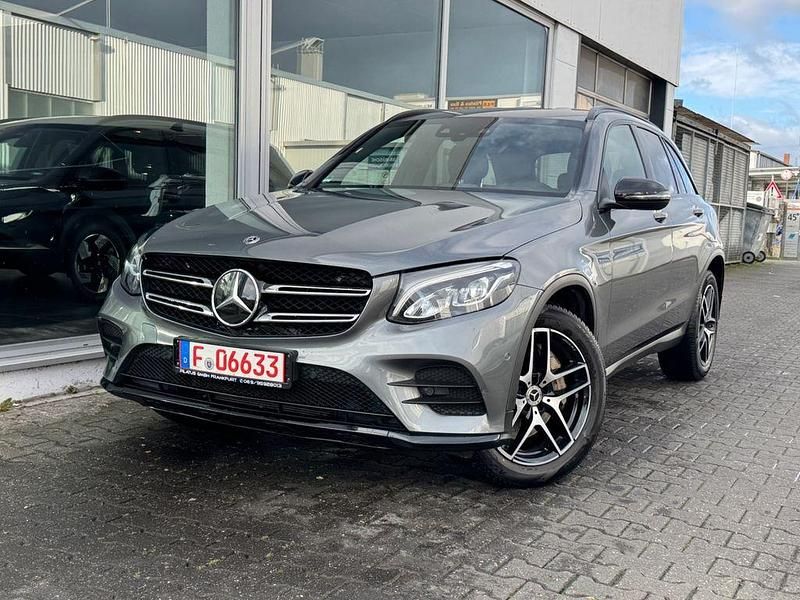 Grau Gebraucht 2018 Mercedes GLC250 AMG SUV | 22.999 € (Guter Preis) - Bild 1/4
