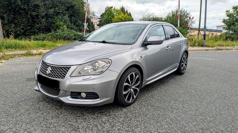 Grau Gebraucht 2013 Suzuki Kizashi Sport Limousine | 6.900 € (Superpreis) - Bild 1/4