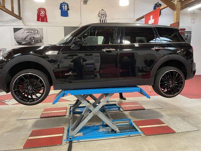 Schwarz Gebraucht 2016 Mini John Cooper Works Clubman Kombi | 16.500 € (Fairer Preis) - Bild 1/4