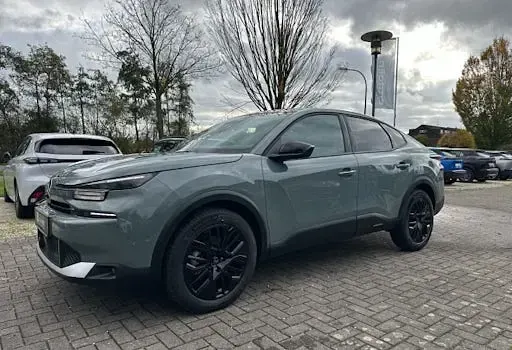 Neu Citroën C4 X 145 PS (106 kW) 2025 Grün SUV