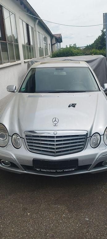 Grau Gebraucht 2007 Mercedes E320 Elegance Limousine | 4.000 € (Superpreis) - Bild 1/4