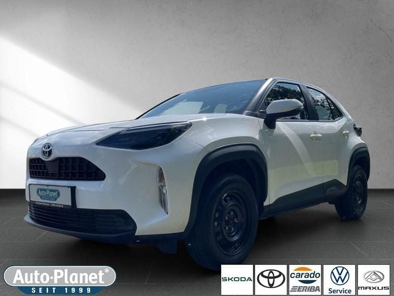 Schneeweiß Gebraucht 2022 Toyota Yaris Hybrid SUV | 23.490 € (Superpreis) - Bild 1/4