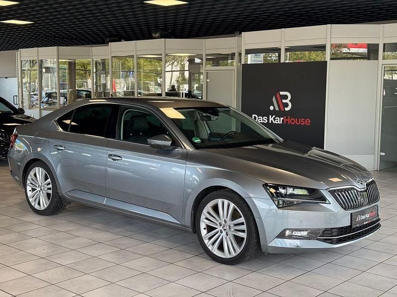 Grau Gebraucht 2015 Skoda Superb Style Limousine | 17.680 € (Fairer Preis) - Bild 1/4