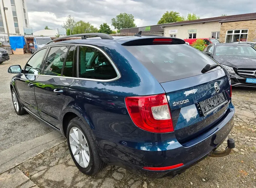 Gebraucht Skoda Superb 170 PS (125 kW) 2014 Blau Kombi