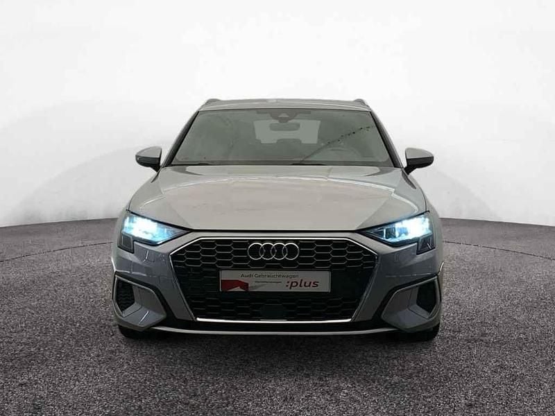 Gebraucht Audi A3 Ambiente 150 PS (110 kW) 2022 Silber Limousine