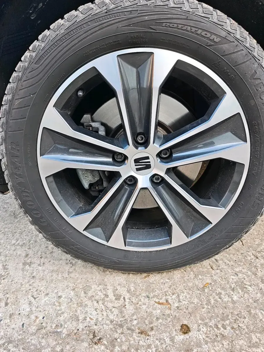 Używany Seat Ateca 190 KM (139 kW) 2023 Szary SUV