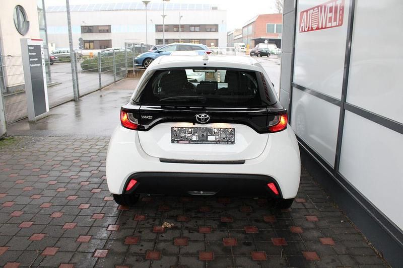 Gebraucht Toyota Yaris Basis 72 PS (52 kW) 2023 Weiß Kleinwagen