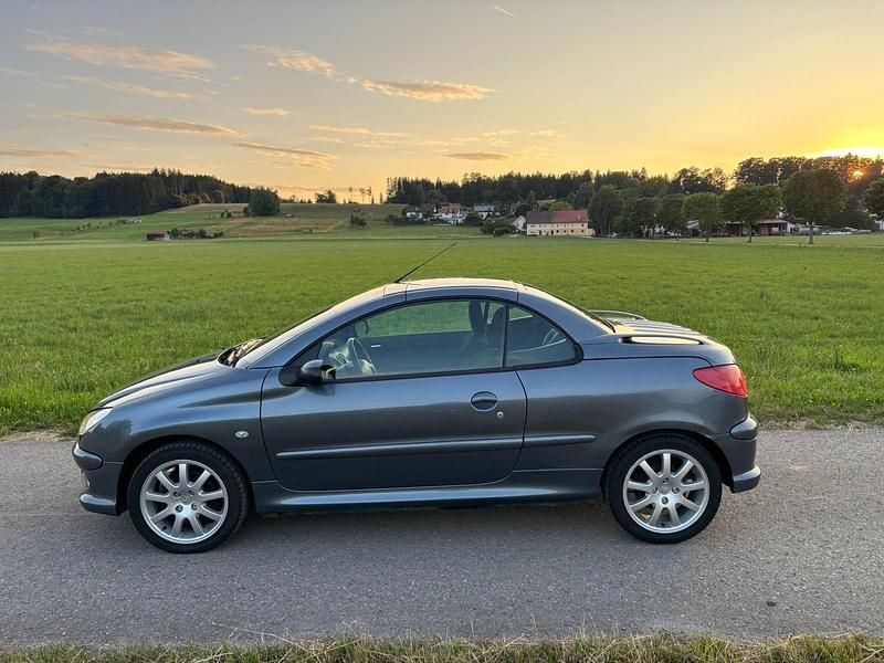 Grau Gebraucht 2006 Peugeot 206 CC Cabrio | 1.400 € - Bild 1/4