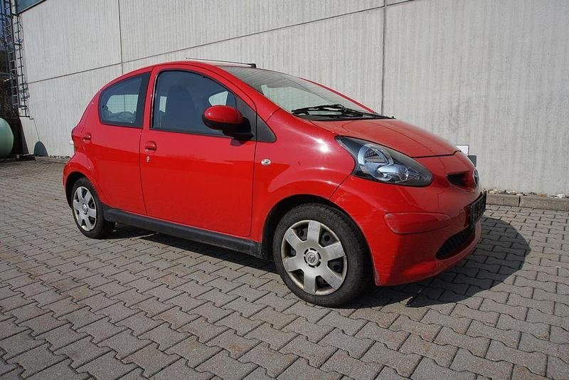 Gebraucht Toyota Aygo 68 PS (50 kW) 2007 Super red 5 Kleinwagen