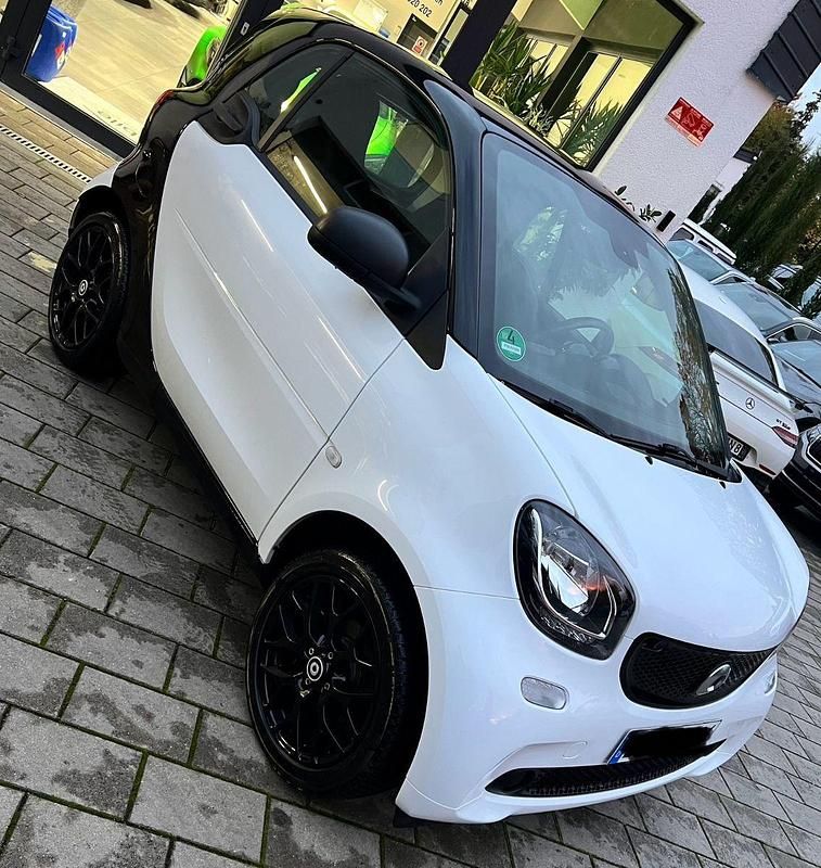 Weiß Gebraucht 2017 Smart ForTwo Coupé Coupé | 10.499 € (Guter Preis) - Bild 1/4