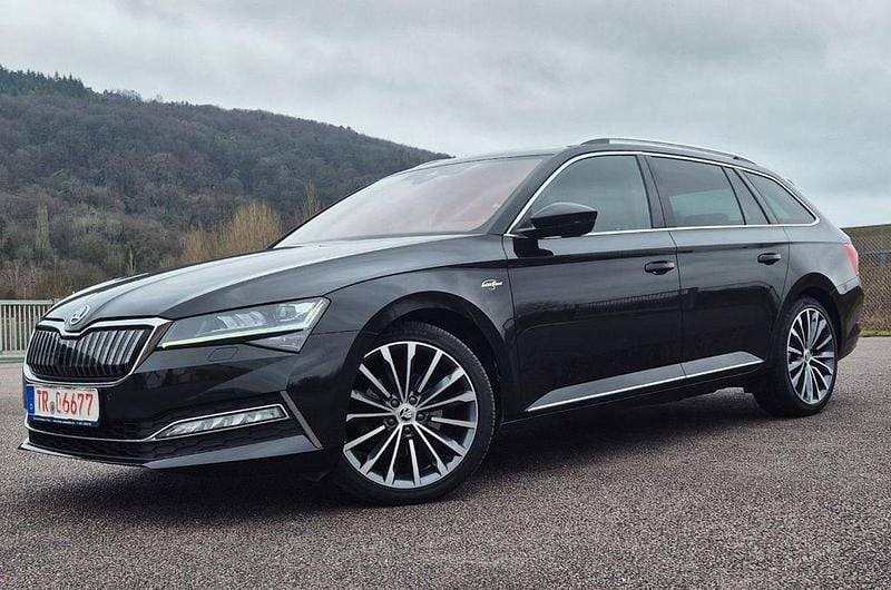 Gebraucht Skoda Superb LAURIN & KLEMENT 156 PS (114 kW) 2020 Schwarz Kombi