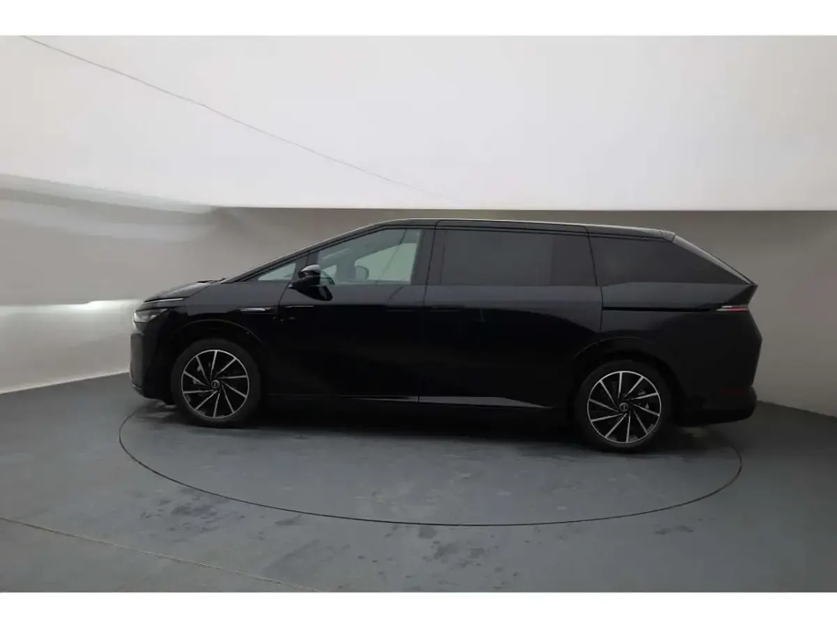 Gebraucht XPENG X9 235 kW (320 PS) 2026 Schwarz midnight black Van / Kleinbus