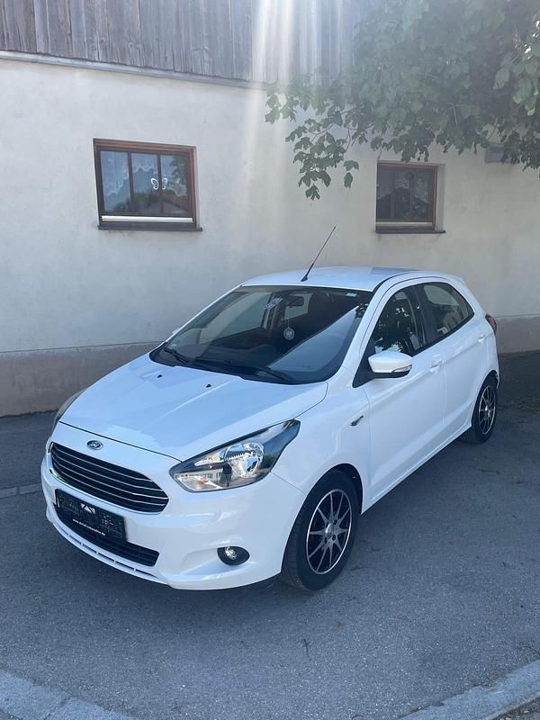 Weiß Gebraucht 2017 Ford Ka Plus Cool & Sound Edition Kleinwagen | 6.450 € (Guter Preis) - Bild 1/4