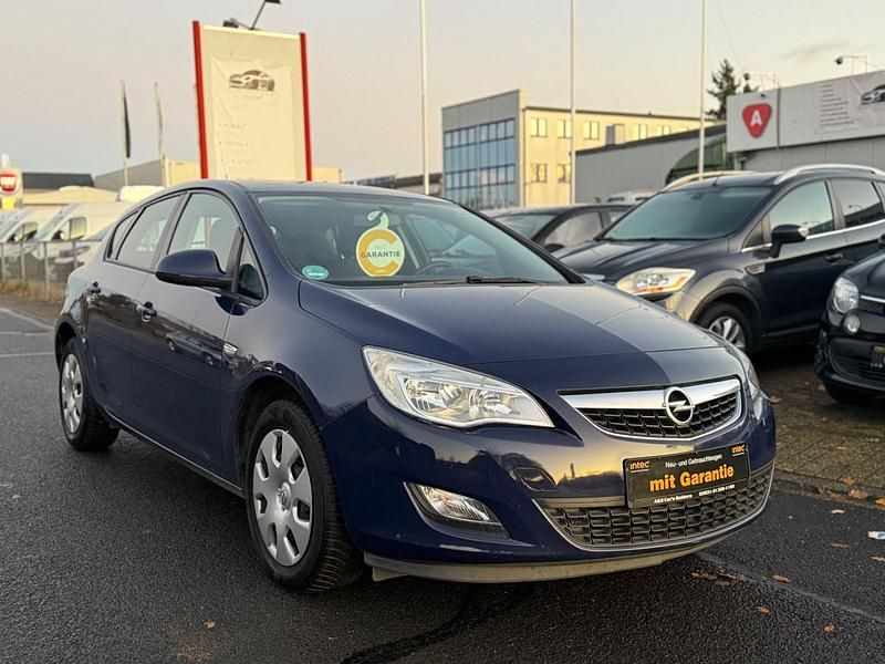 Blau Gebraucht 2012 Opel Astra Design Edition Kleinwagen | 4.299 € (Fairer Preis) - Bild 1/4