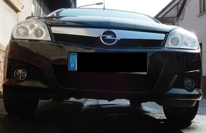 Schwarz Gebraucht 2005 Opel Tigra OPC Cabrio | 3.450 € (Fairer Preis) - Bild 1/4