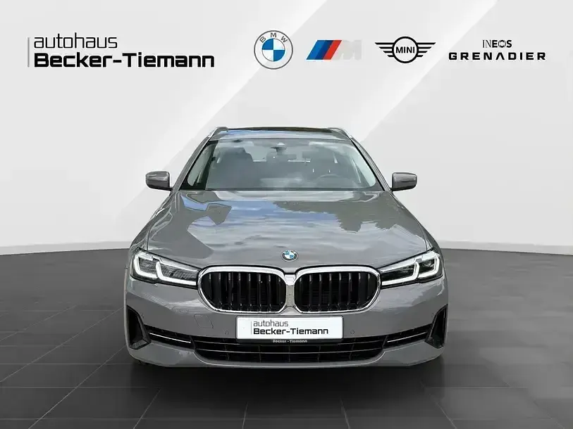 Gebraucht BMW 520 Efficient Dynamics 190 PS (139 kW) 2022 Berninagrau bernsteineffekt Kombi