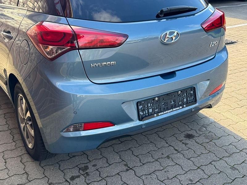 Gebraucht Hyundai i20 Passion 84 PS (61 kW) 2018 Grau Kleinwagen