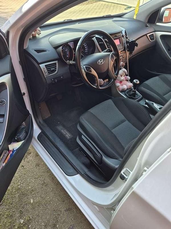 Gebraucht Hyundai i30 Classic 99 PS (72 kW) 2015 Limousine