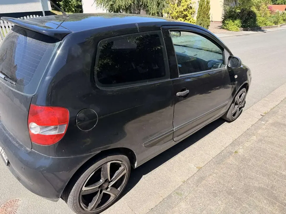 Gebraucht VW Fox Style 54 PS (39 kW) 2010 Schwarz Kleinwagen