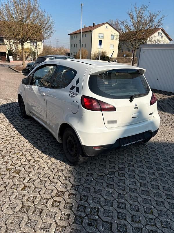 Gebraucht Mitsubishi Colt 75 PS (55 kW) 2012 Weiß Kleinwagen