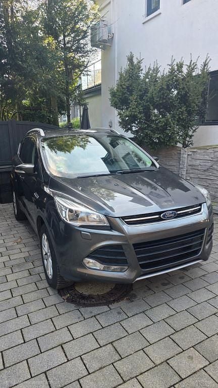 Gebraucht Ford Kuga Titanium 150 PS (110 kW) 2016 Grau SUV