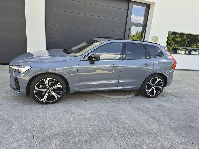 Grau Gebraucht 2024 Volvo XC60 Plus SUV | 46.900 € (Superpreis) - Bild 1/4