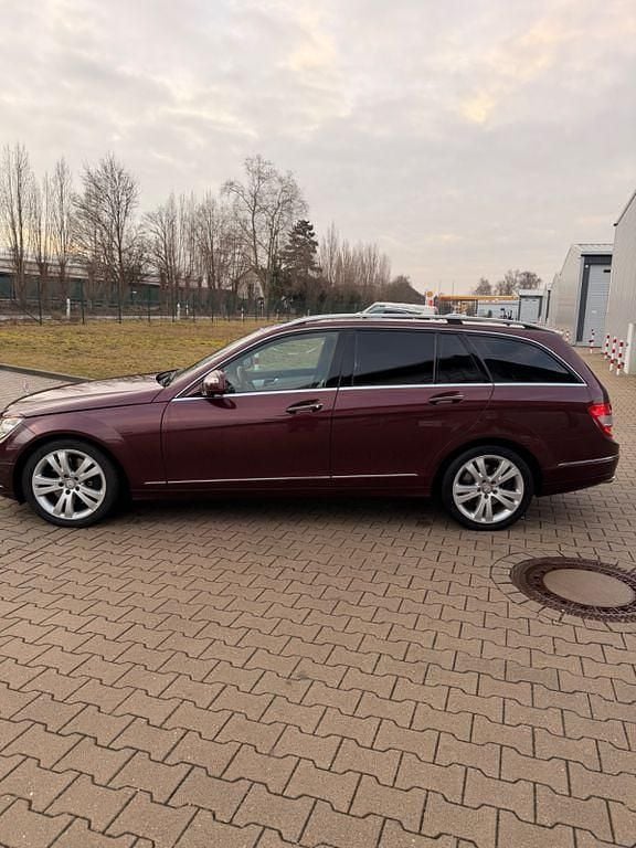 Gebraucht Mercedes C320 Avantgarde 224 PS (164 kW) 2007 Rot Limousine