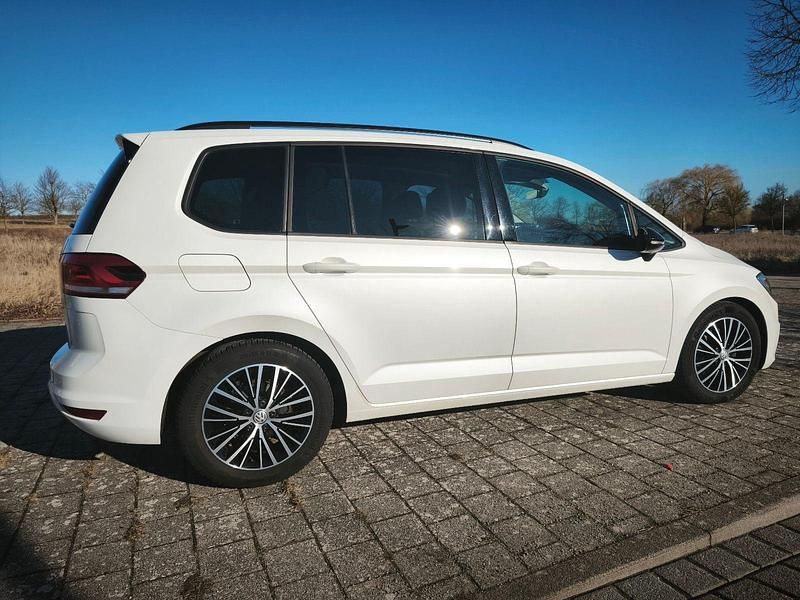 Gebraucht VW Touran Highline 150 PS (110 kW) 2019 Weiß Van / Kleinbus