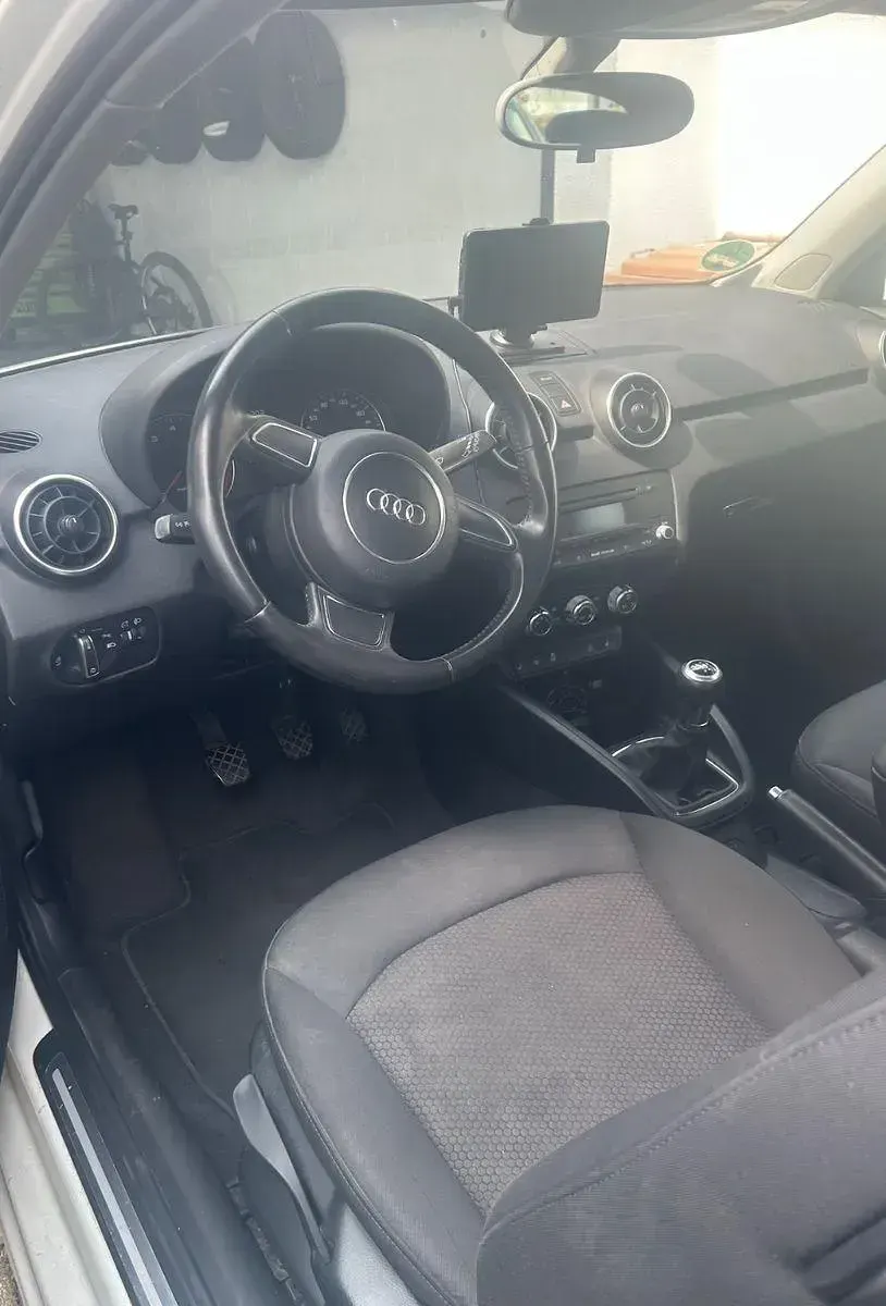 Gebraucht Audi A1 86 PS (63 kW) 2012 Weiß Kleinwagen