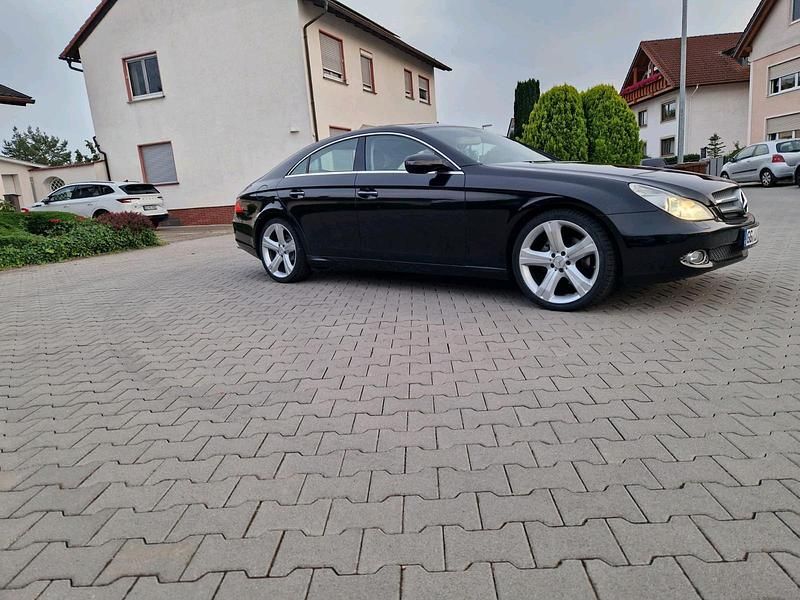 Schwarz Gebraucht 2009 Mercedes CLS350 Coupé | 9.800 € - Bild 1/4